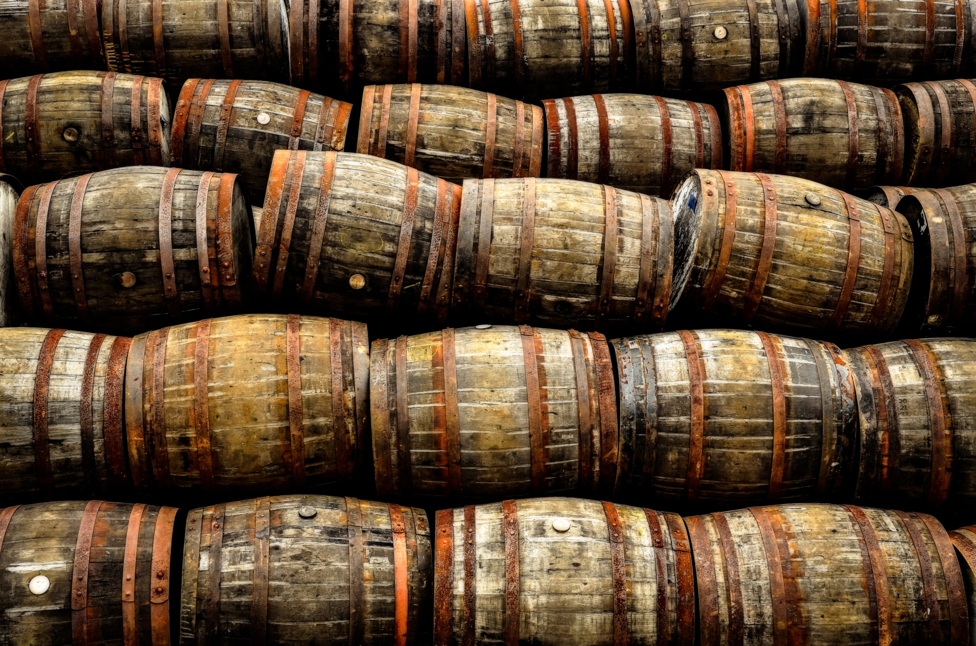 pile de tonneaux à whisky