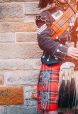 Joueur de cornemuse à Edimbourg en habit traditionnel