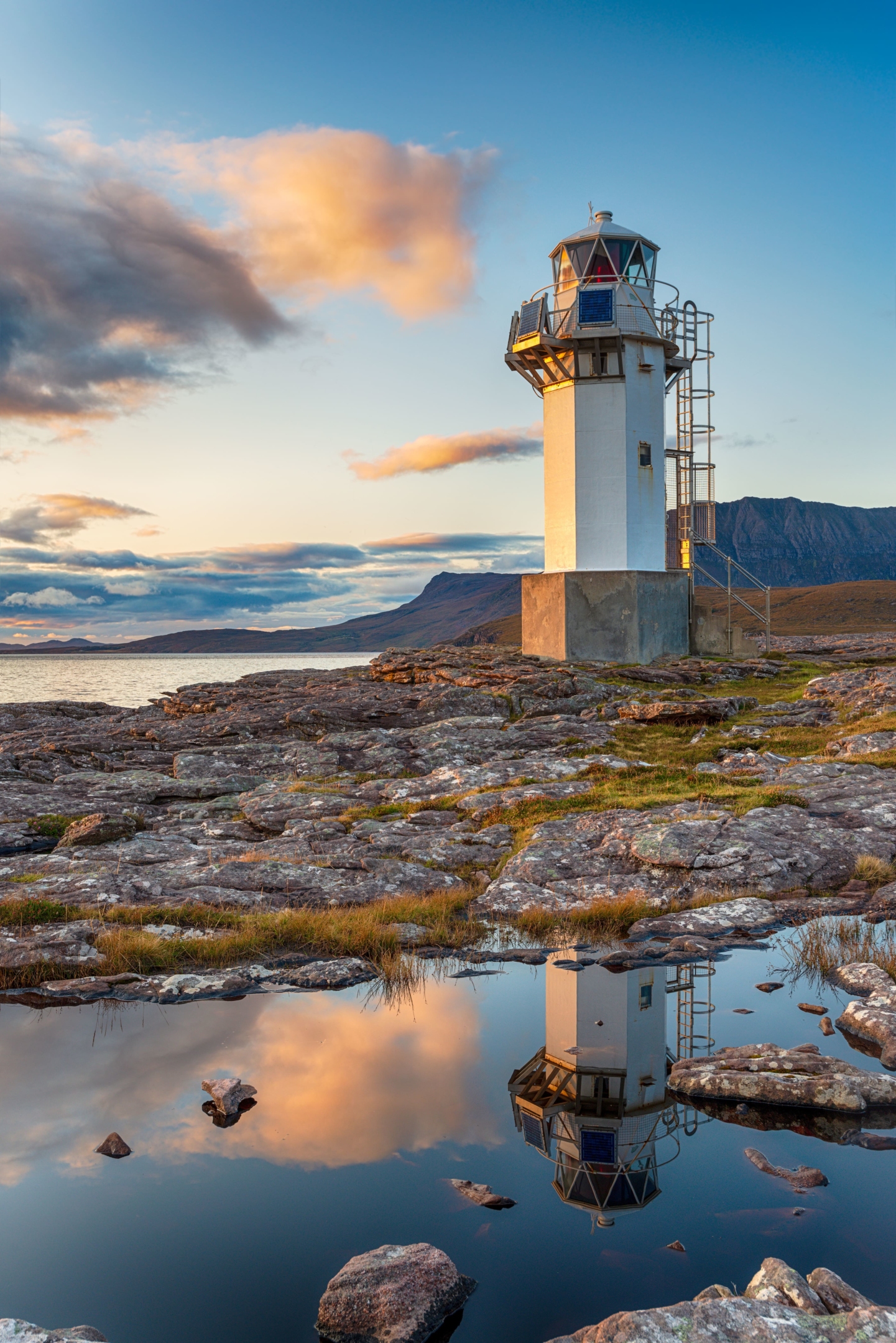 coucher de soleil au phare de Rhue près d'Ullapool