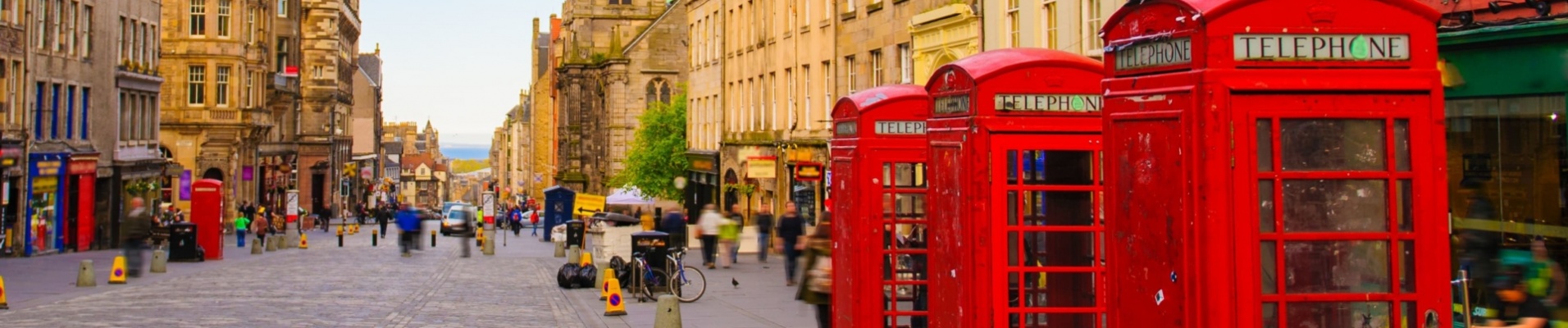 rue d'Edimbourg avec cabine téléphonique