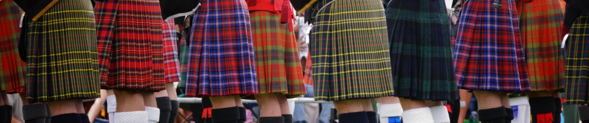 joueurs de cornemuses en tartan