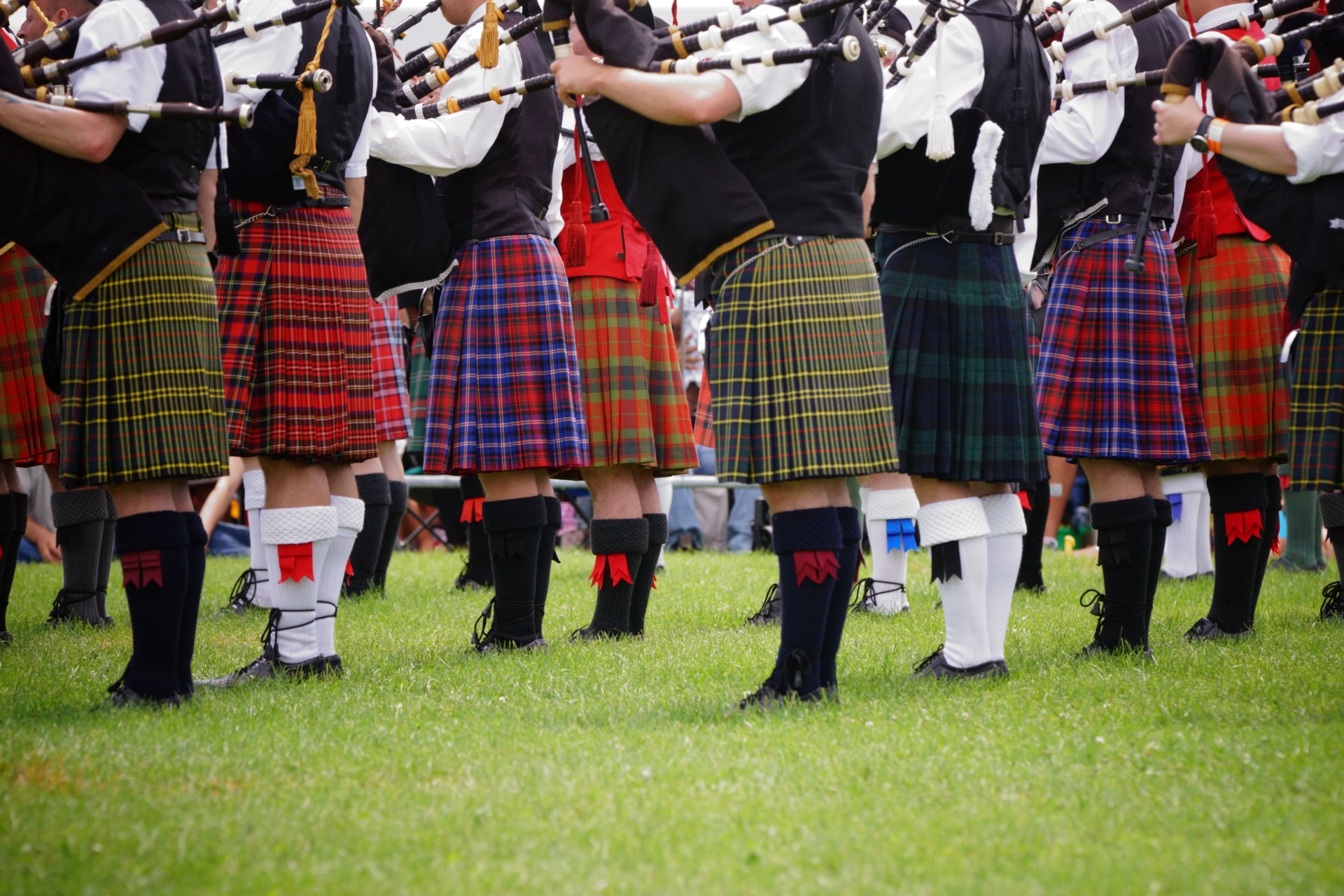 joueurs de cornemuses en tartan