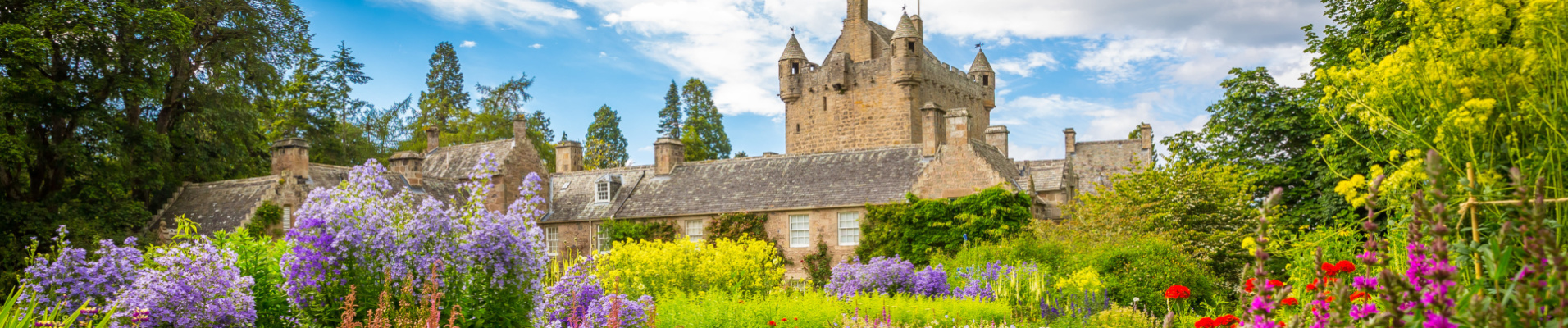 Chateau de Cawdor et jardins en fleurs