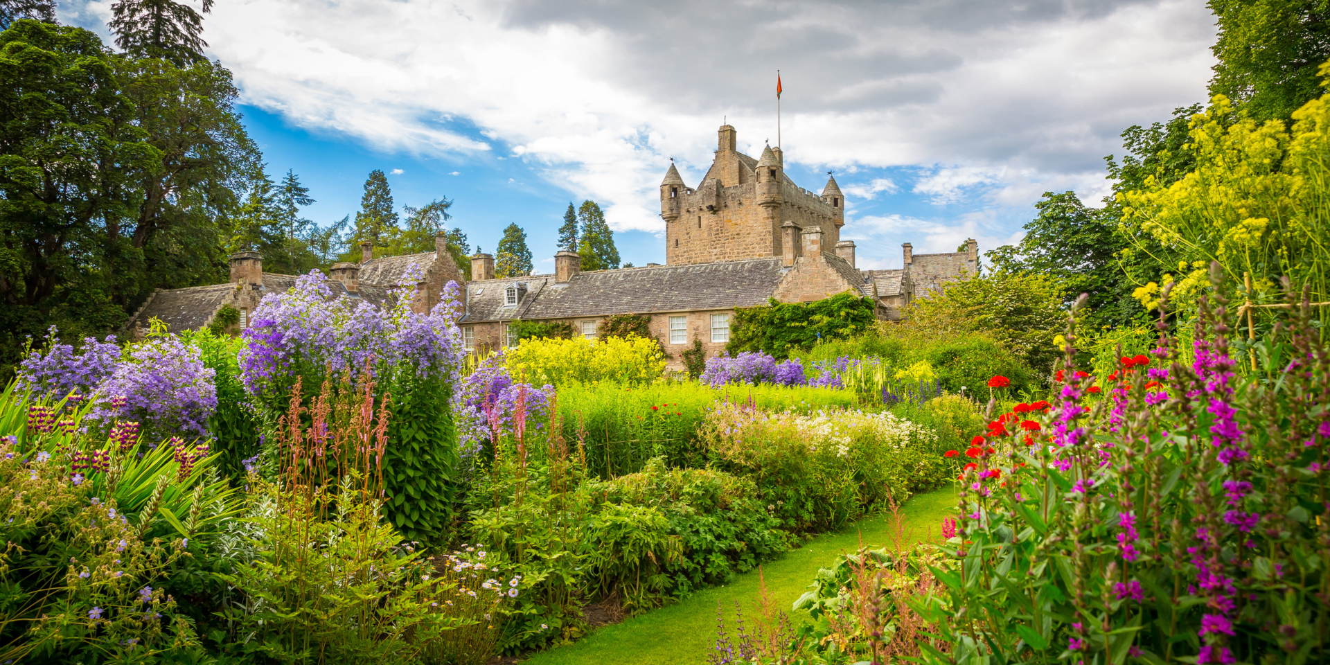 Chateau de Cawdor et jardins en fleurs
