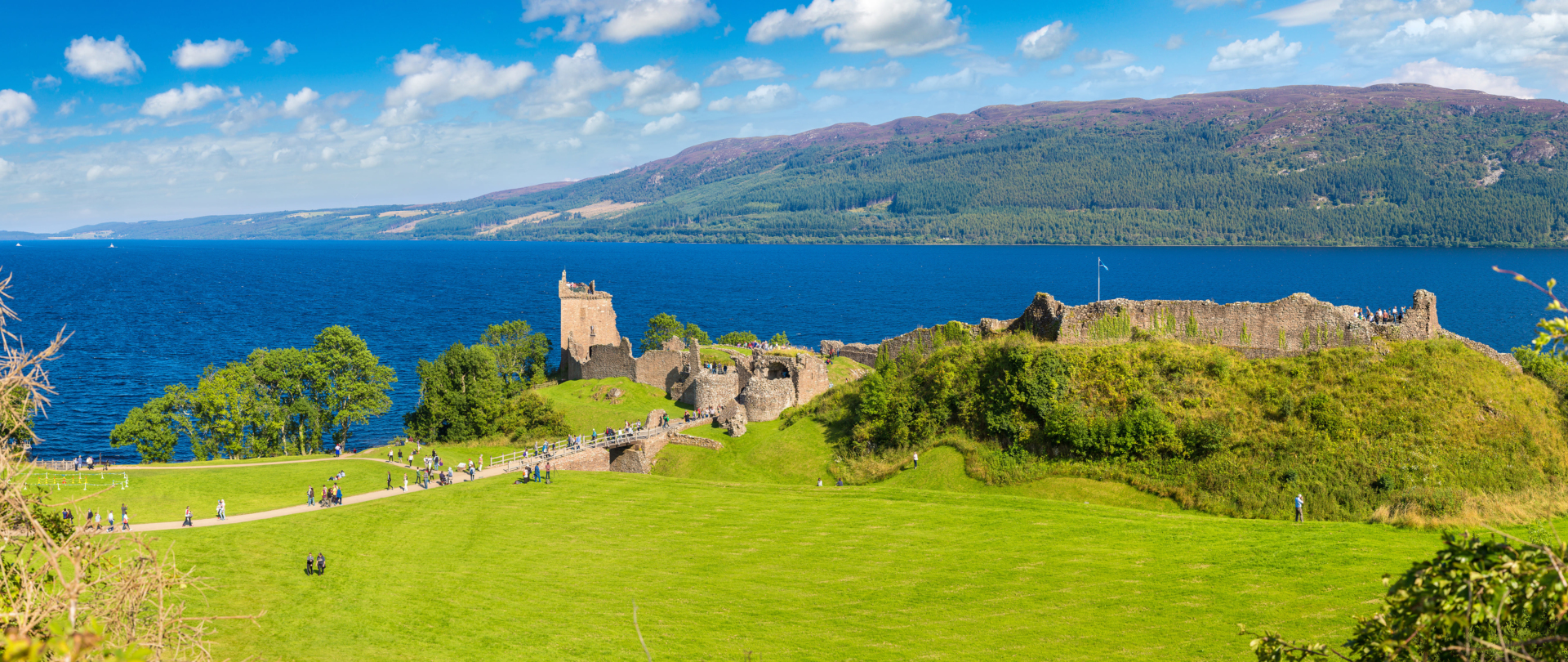 Urquhart Castle devant le Loch Ness